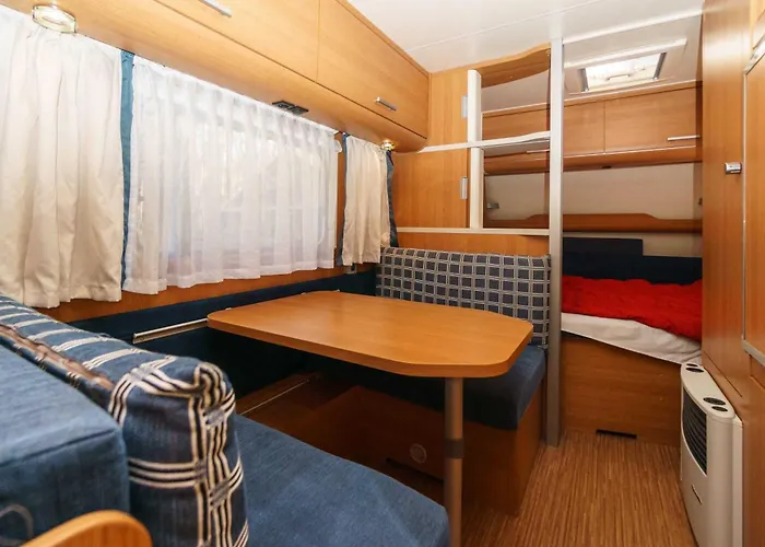 Urlaub Im Wohnwagen Mitten Im Wald