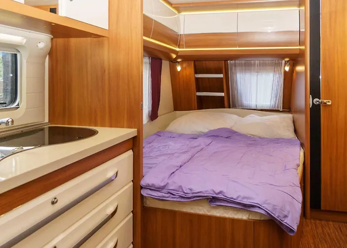 Urlaub Im Wohnwagen Mitten Im Wald 营地