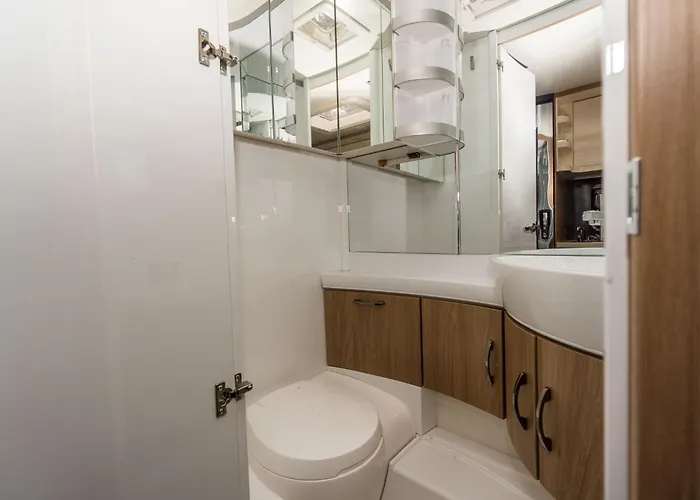 Urlaub Im Wohnwagen Mitten Im Wald * Lutow