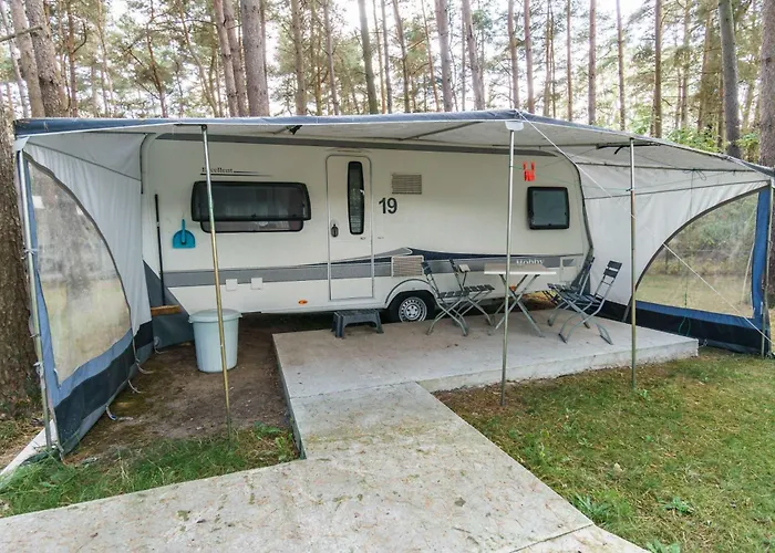 Urlaub Im Wohnwagen Mitten Im Wald