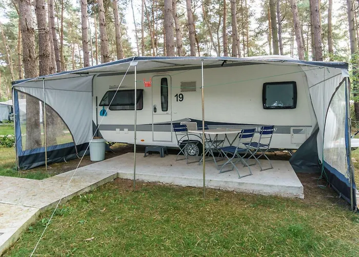 营地 Urlaub Im Wohnwagen Mitten Im Wald