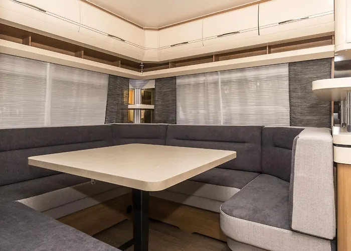 Campingplatz Urlaub Im Wohnwagen Mitten Im Wald *