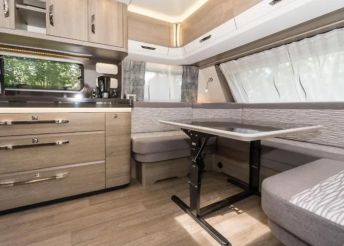 Urlaub Im Wohnwagen Mitten Im Wald Campingplatz