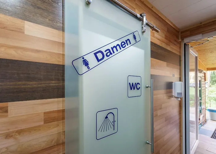 Campingplatz Urlaub Im Wohnwagen Mitten Im Wald