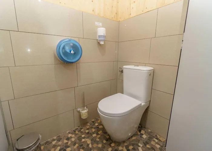 Campingplatz Urlaub Im Wohnwagen Mitten Im Wald *