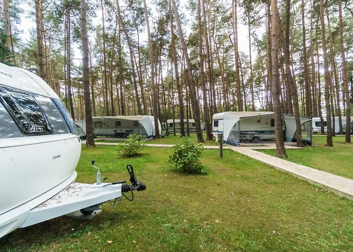 Campingplatz Urlaub Im Wohnwagen Mitten Im Wald Lutow