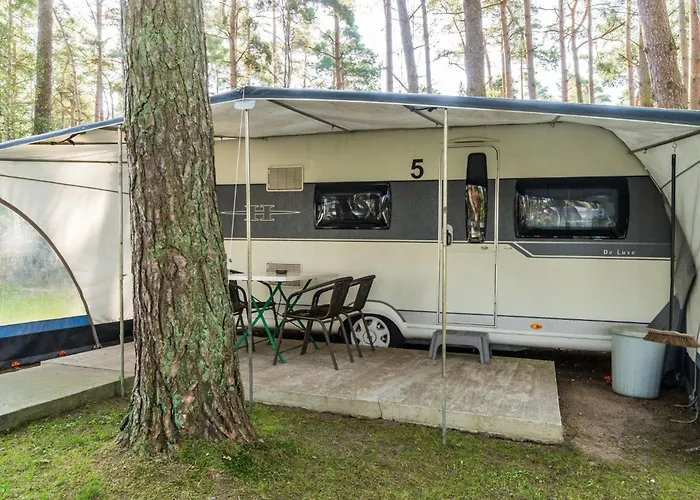 Urlaub Im Wohnwagen Mitten Im Wald Campingplatz