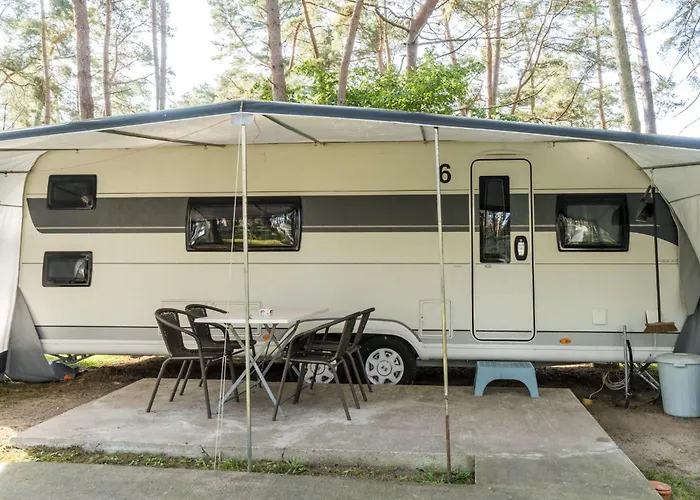 Campingplatz Urlaub Im Wohnwagen Mitten Im Wald *
