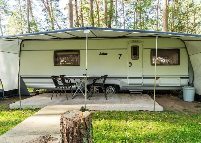 Urlaub Im Wohnwagen Mitten Im Wald Campingplatz